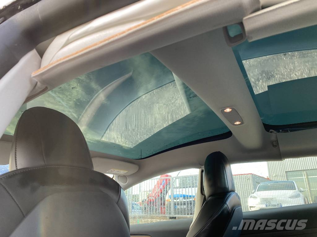 Tesla Model 3 Basis RWD Carte Grise Française endommagée Coches