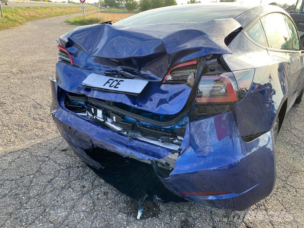 Tesla Model 3 Basis RWD Carte Grise Française endommagée Coches