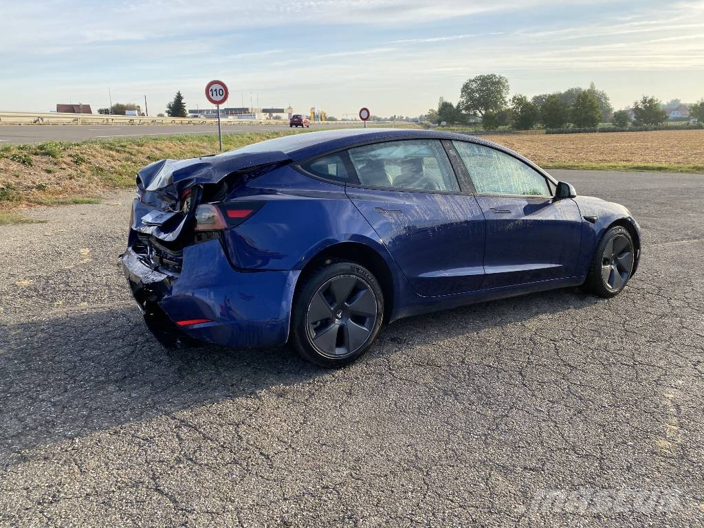 Tesla Model 3 Basis RWD Carte Grise Française endommagée Coches