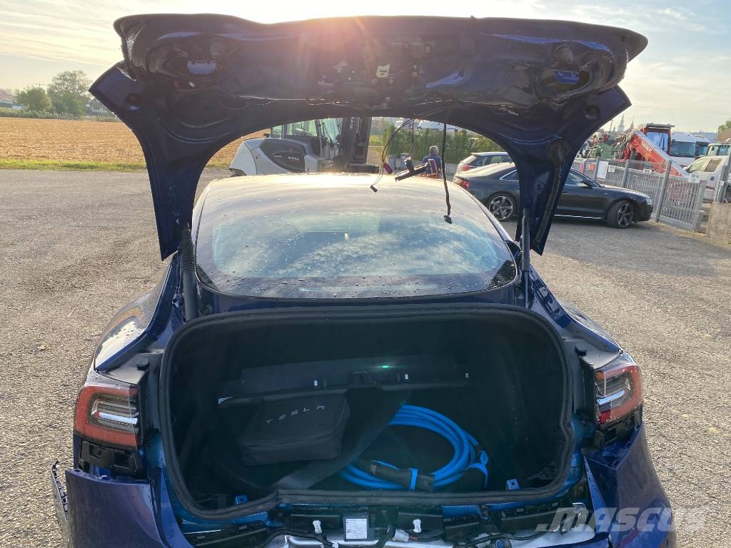 Tesla Model 3 Basis RWD Carte Grise Française endommagée Coches