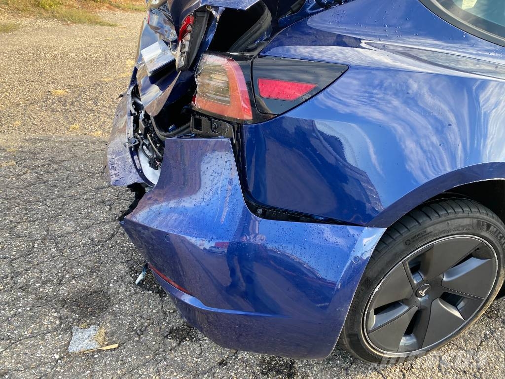Tesla Model 3 Basis RWD Carte Grise Française endommagée Coches