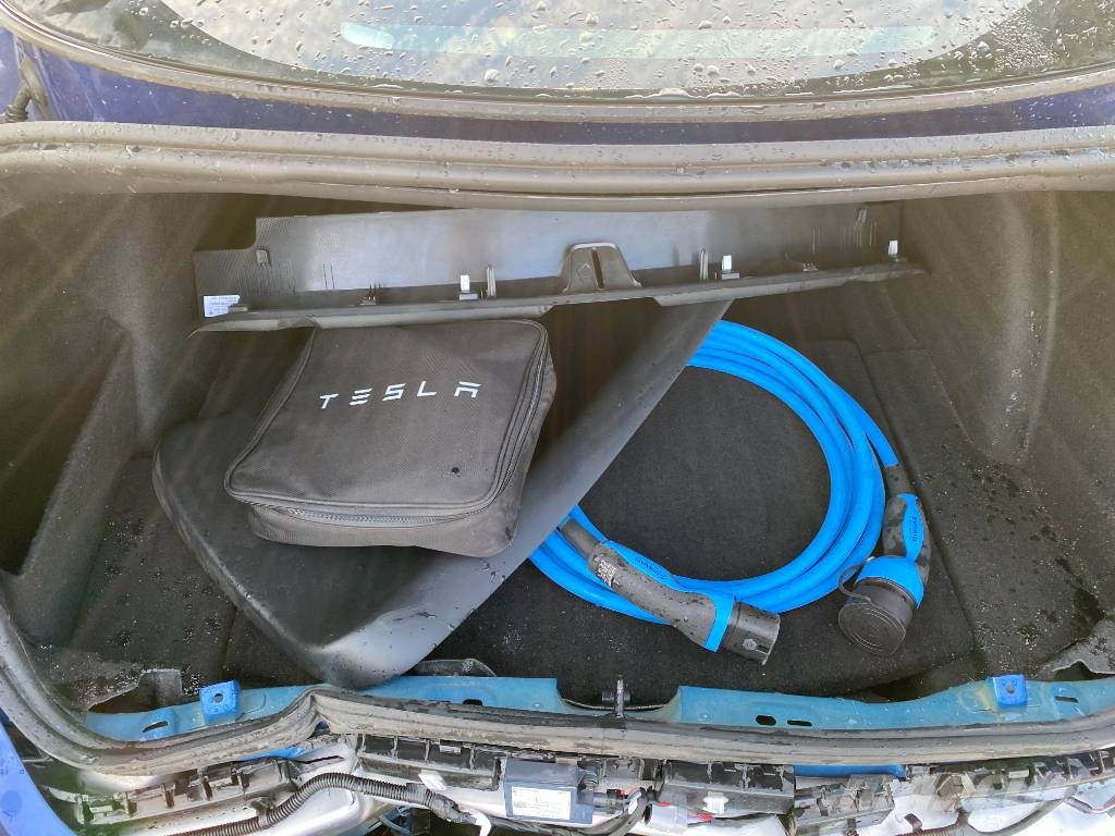 Tesla Model 3 Basis RWD Carte Grise Française endommagée Coches