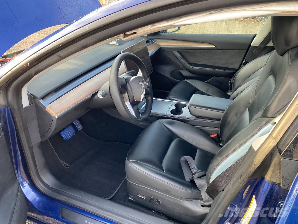 Tesla Model 3 Basis RWD Carte Grise Française endommagée Coches