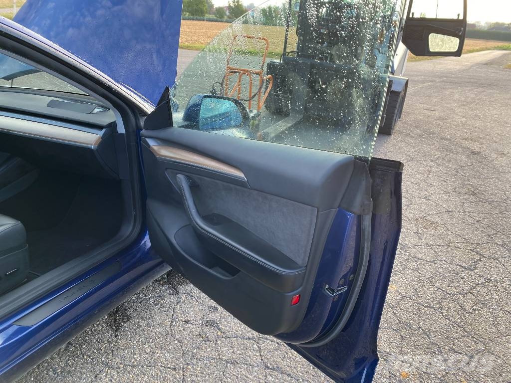 Tesla Model 3 Basis RWD Carte Grise Française endommagée Coches
