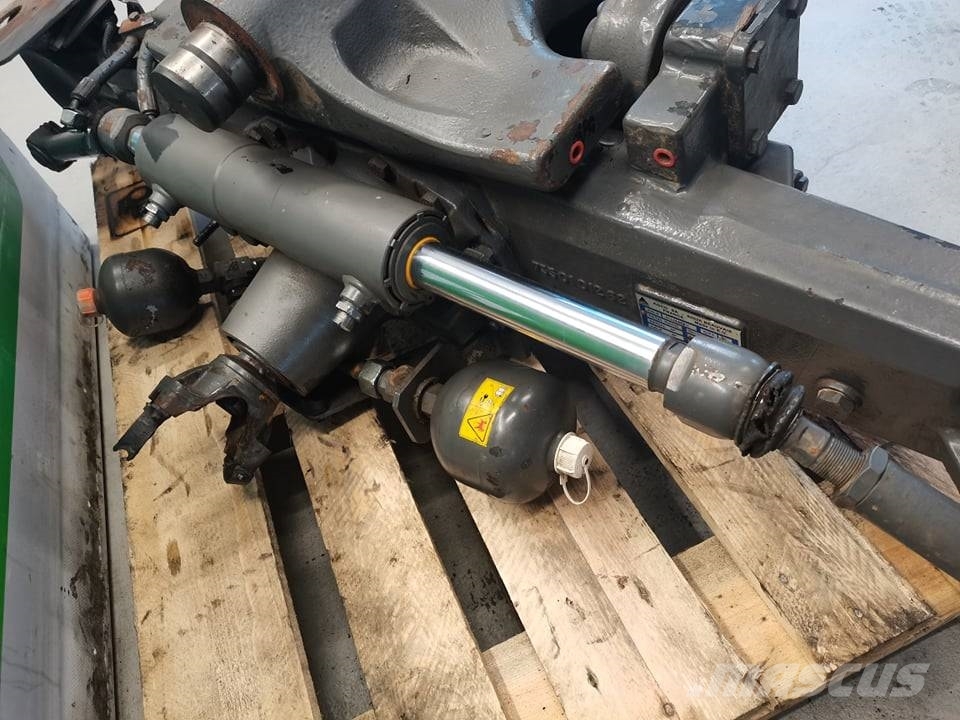 Massey Ferguson 7616 {Agco 4348687M93} steering cylinder Hydraulik