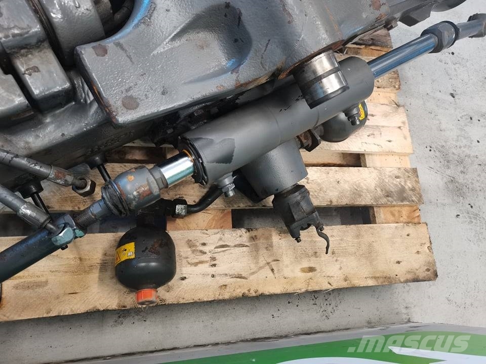 Massey Ferguson 7616 {Agco 4348687M93} steering cylinder Hydraulik
