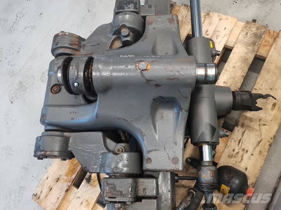 Massey Ferguson 7616 {Agco 4348687M93} steering cylinder Hydraulik