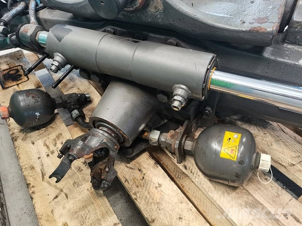 Massey Ferguson 7616 {Agco 4348687M93} steering cylinder Hydraulik