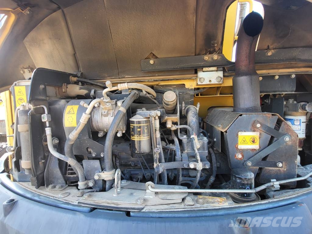 Komatsu PC88MR-8 中型挖掘机