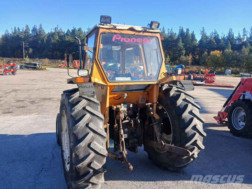 Valmet 702 Tractors