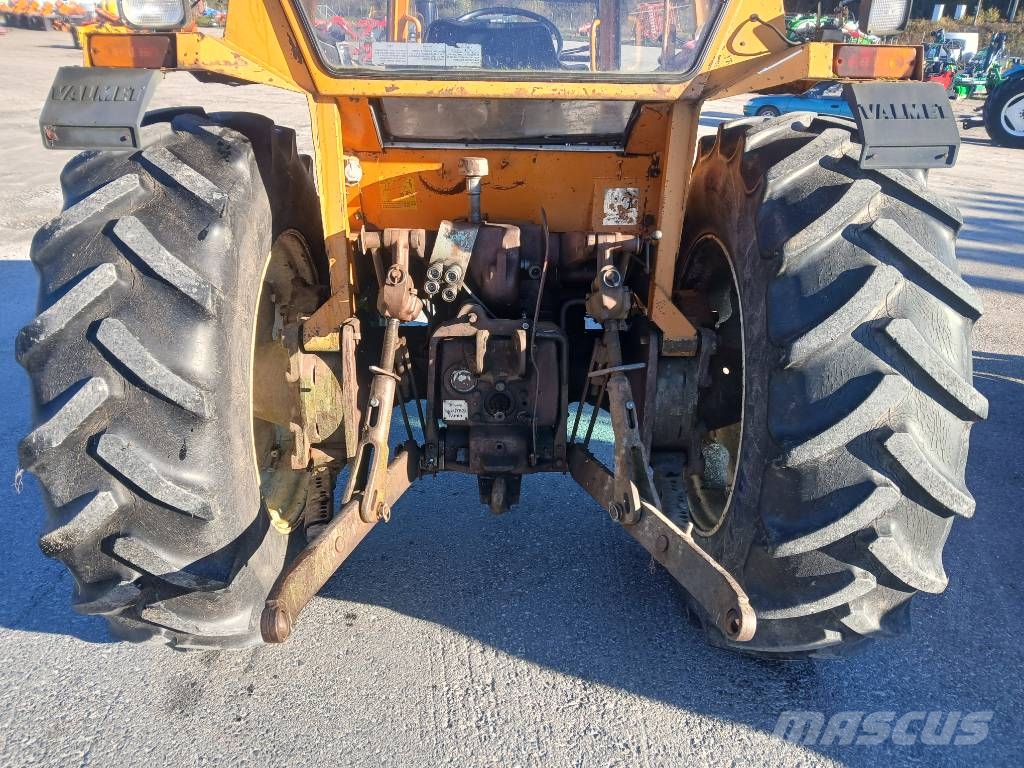 Valmet 702 Tractors
