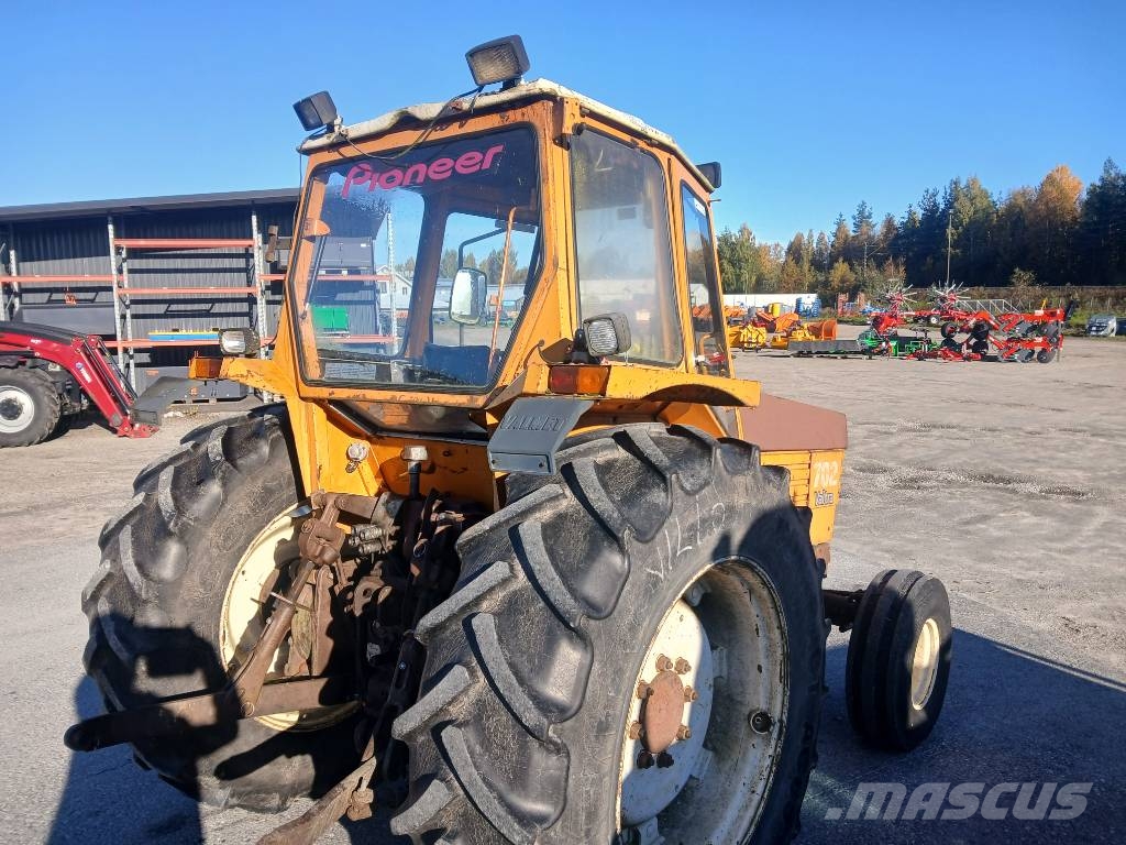 Valmet 702 Tractors