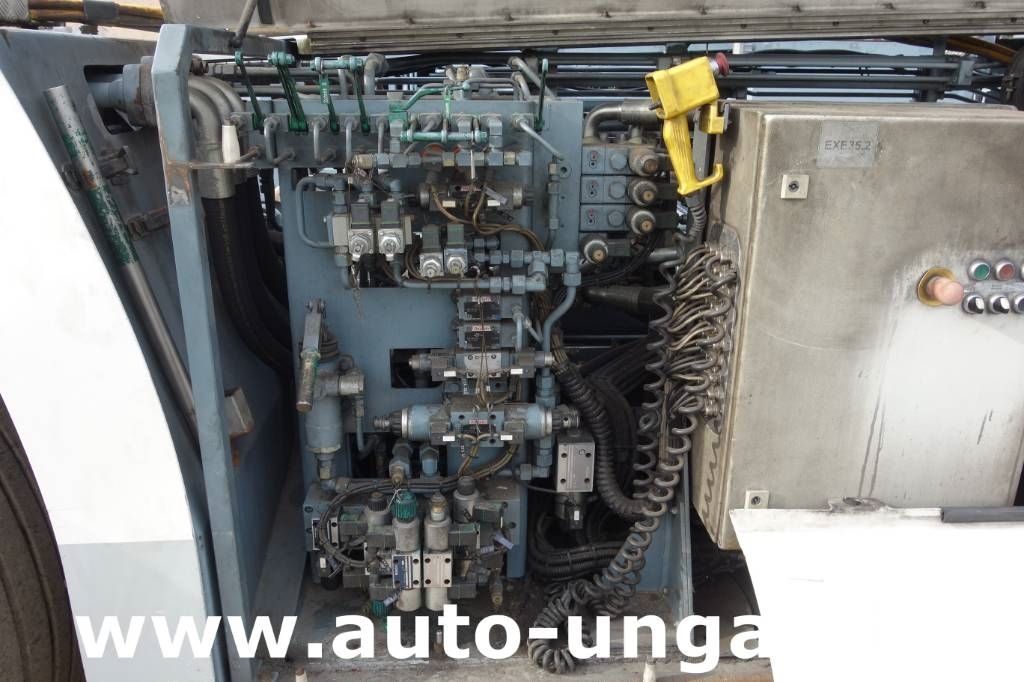 GOLDHOFER AST-1X 1360 Allradlenkung 6x6 towbarless Pushback Airport equipment