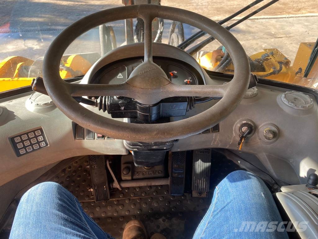 Volvo L 220 E 휠로우더