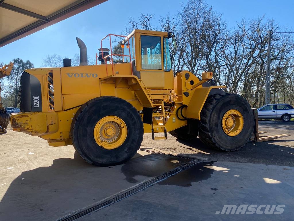 Volvo L 220 E 휠로우더