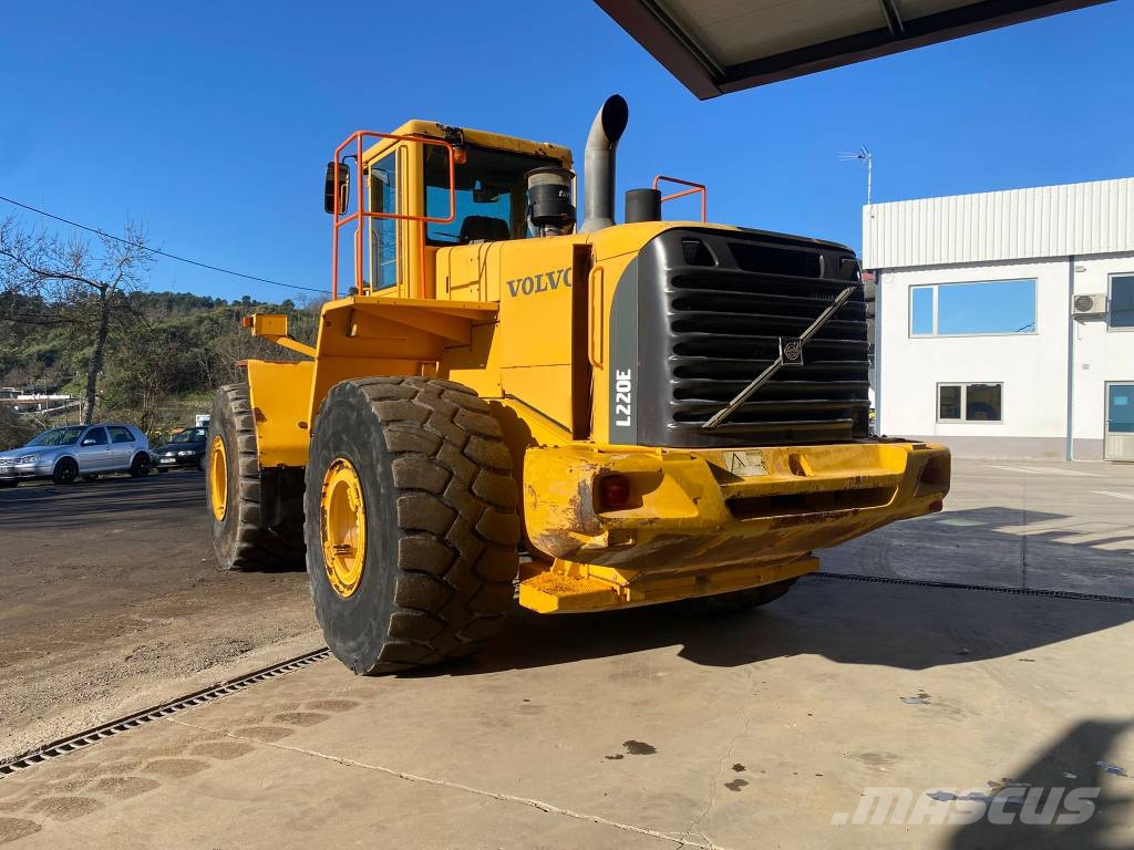 Volvo L 220 E 휠로우더