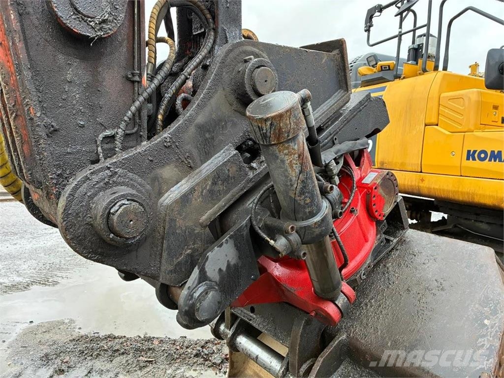 Hitachi ZAXIS 225 USR LC 履带挖掘机