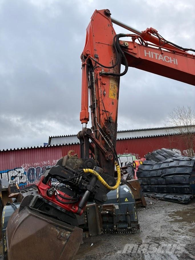 Hitachi ZAXIS 225 USR LC 履带挖掘机