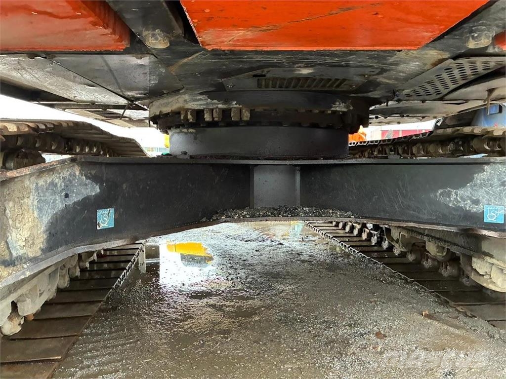 Hitachi ZAXIS 225 USR LC 履带挖掘机