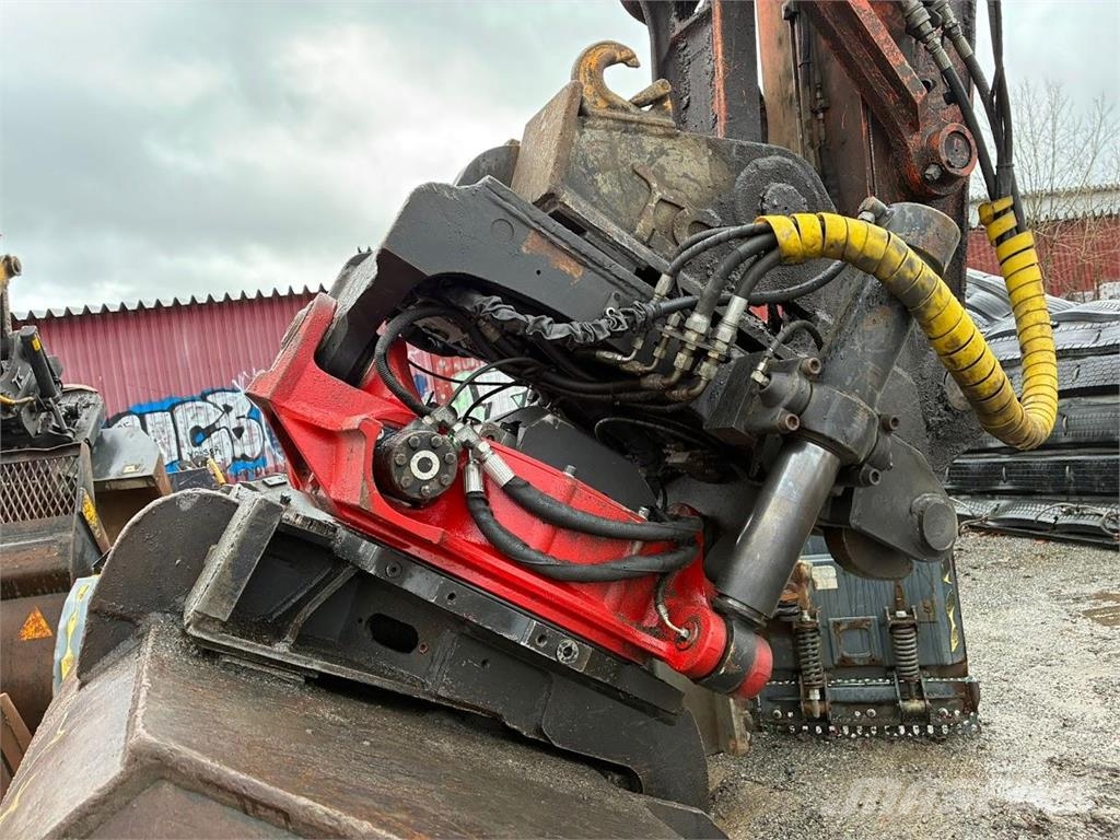 Hitachi ZAXIS 225 USR LC 履带挖掘机