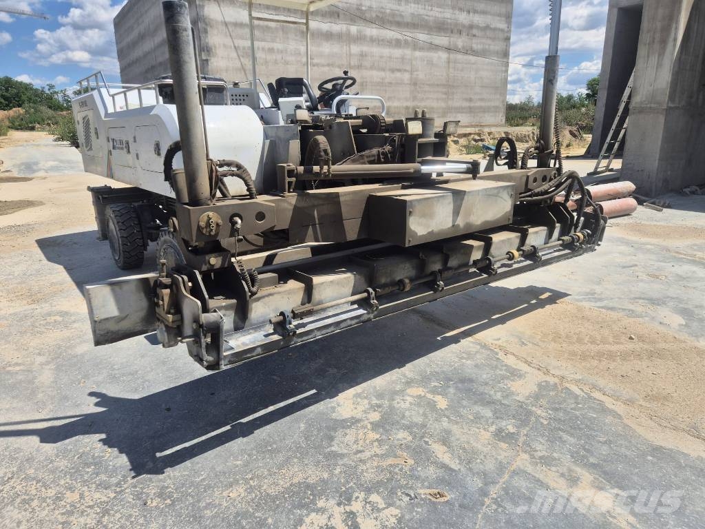 Henan Yugong YG SP30 150L Strassenfertiger