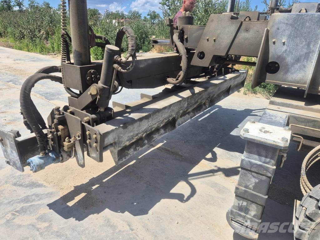 Henan Yugong YG SP30 150L Strassenfertiger