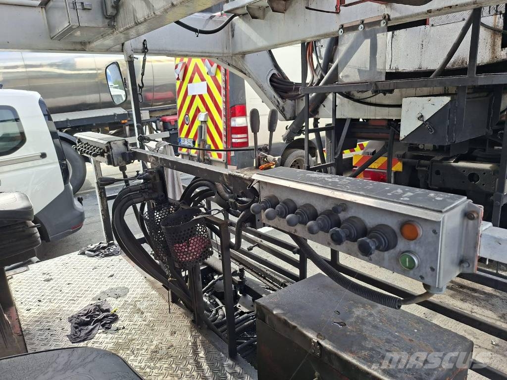 MAN F18 Asfaltskallfräsmaskiner