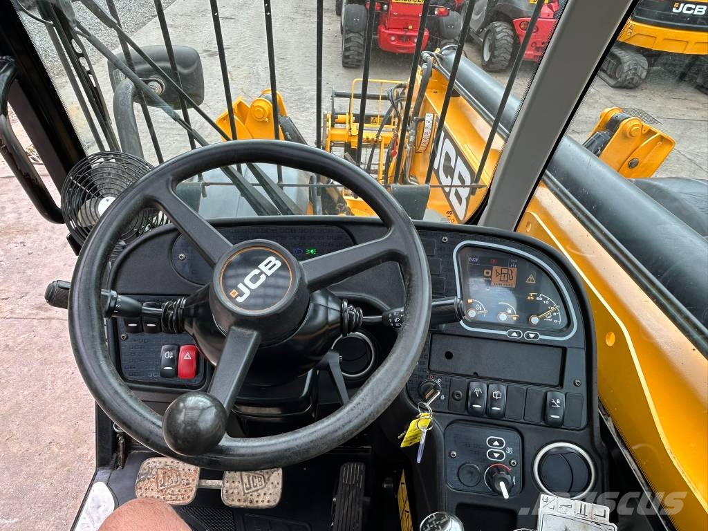 JCB 540-140 Teleskopické manipulátory