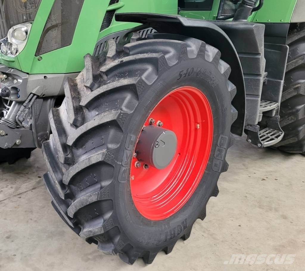 Fendt 828 Profi Plus Tractoren