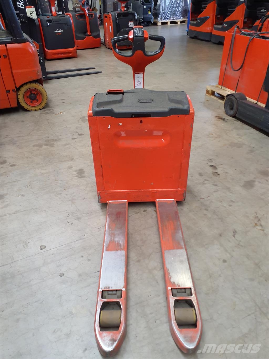 Linde T16 Pedestrian stackers