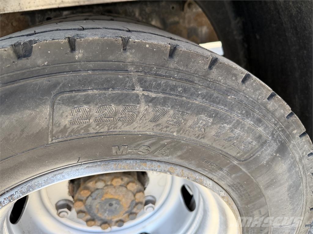 Iveco EUROCARGO 75E18 valnik s bočnicami E5 manual VIN 6 نصف مقطورات مسطحة / مفصلية الجوانب
