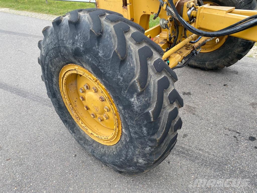 CAT 140M Ripper + Pushblock Tiehöylät