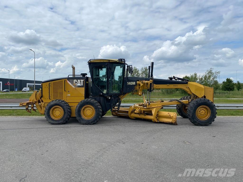 CAT 140M Ripper + Pushblock Tiehöylät
