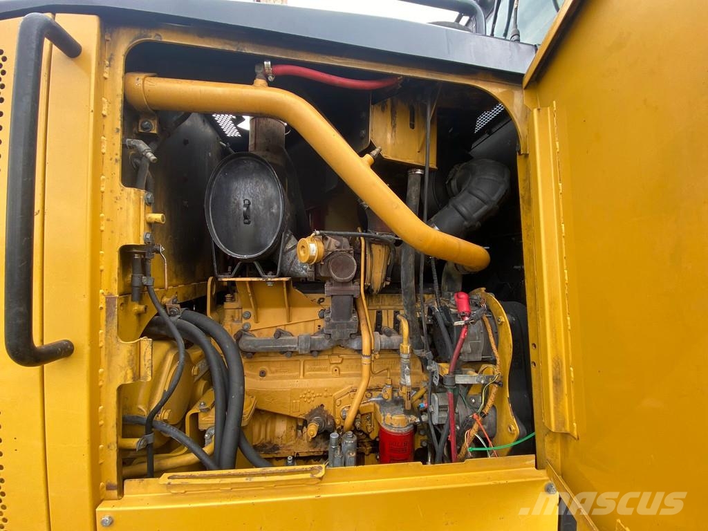 CAT 140M Ripper + Pushblock Tiehöylät