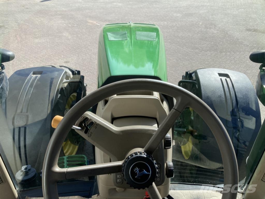 John Deere 8245R Трактори