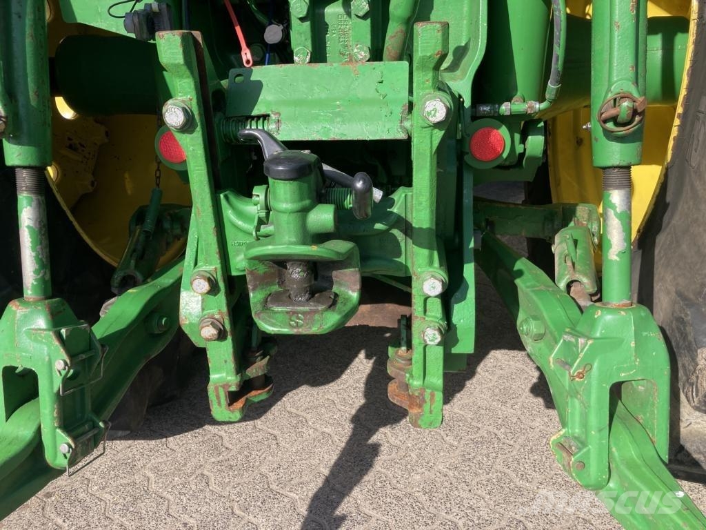 John Deere 8245R Трактори