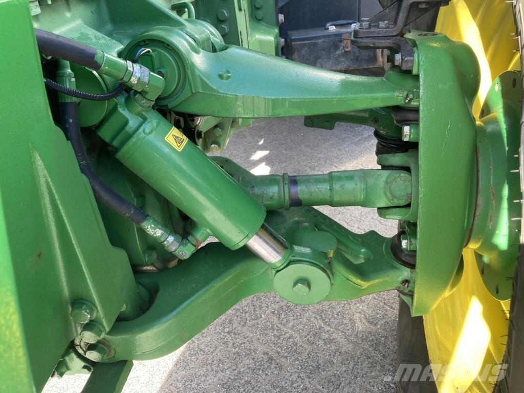 John Deere 8245R Трактори