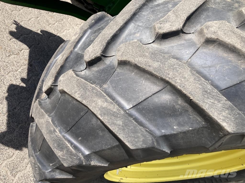 John Deere 8245R Трактори