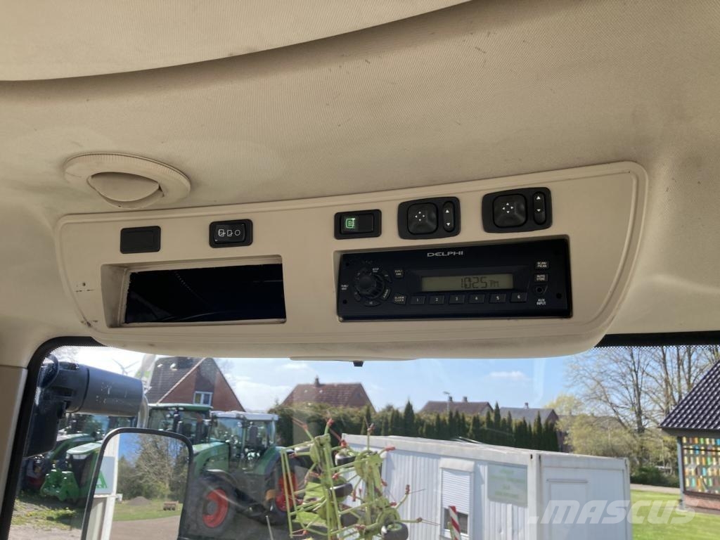 John Deere 8245R Трактори