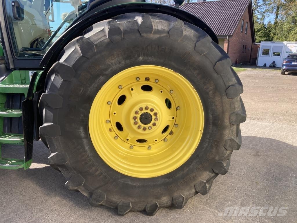John Deere 8245R Трактори