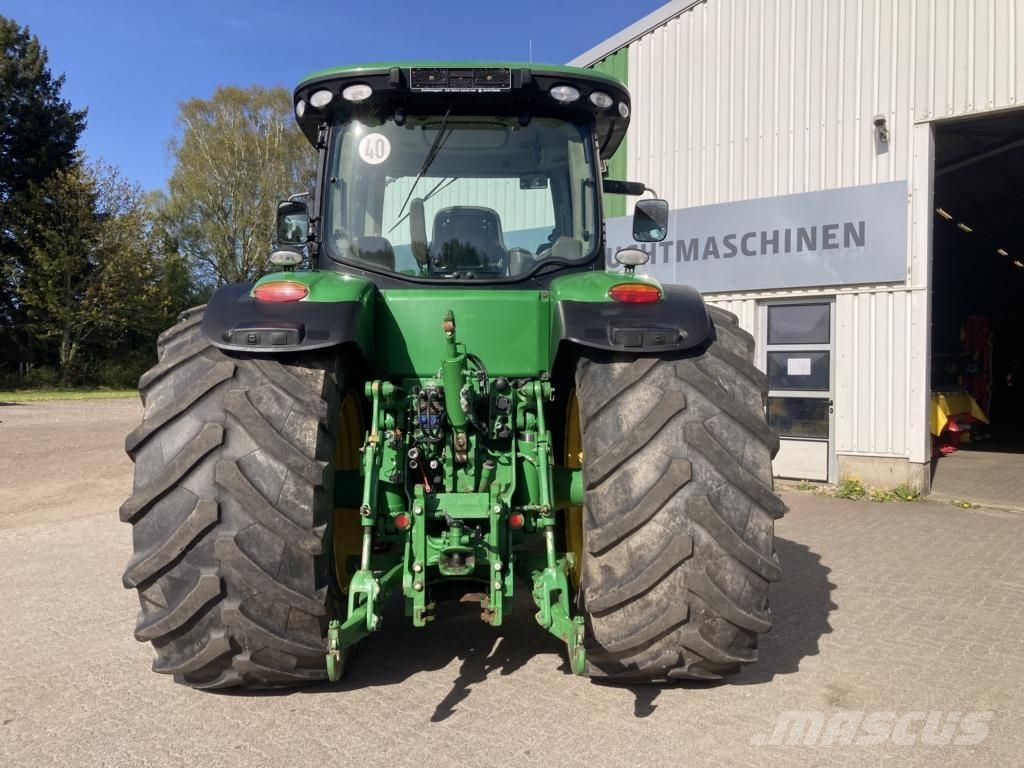 John Deere 8245R Трактори