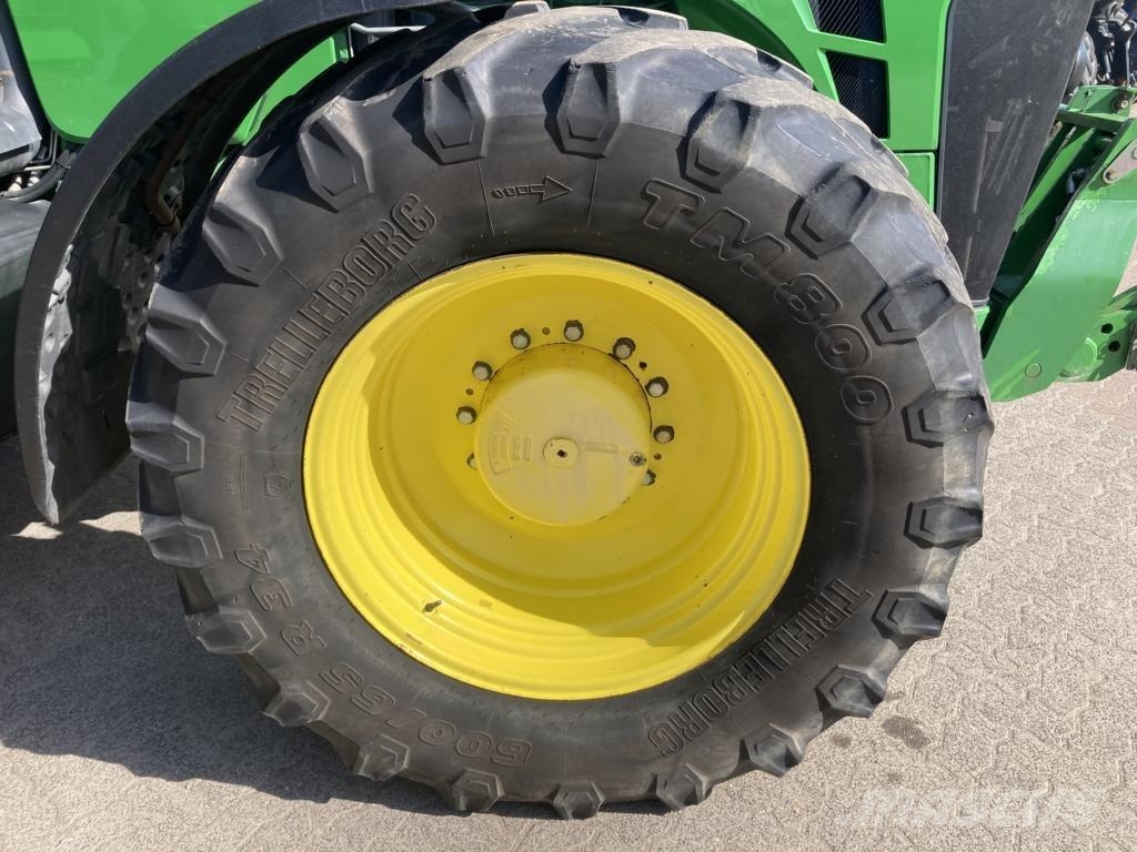 John Deere 8245R Трактори