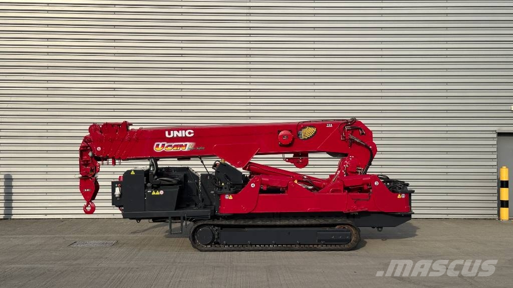 Unic URW-706-2 小型起重機