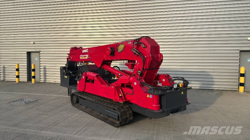 Unic URW-706-2 小型起重機