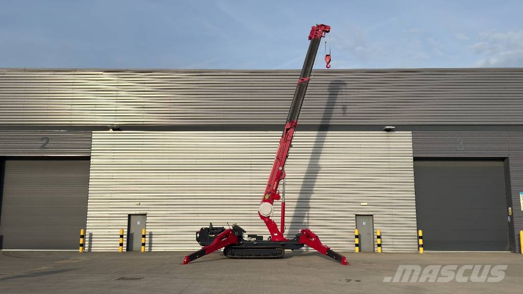 Unic URW-706-2 小型起重機