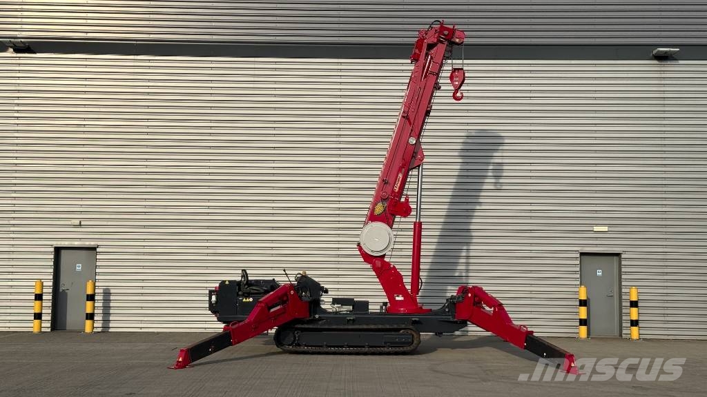 Unic URW-706-2 小型起重機