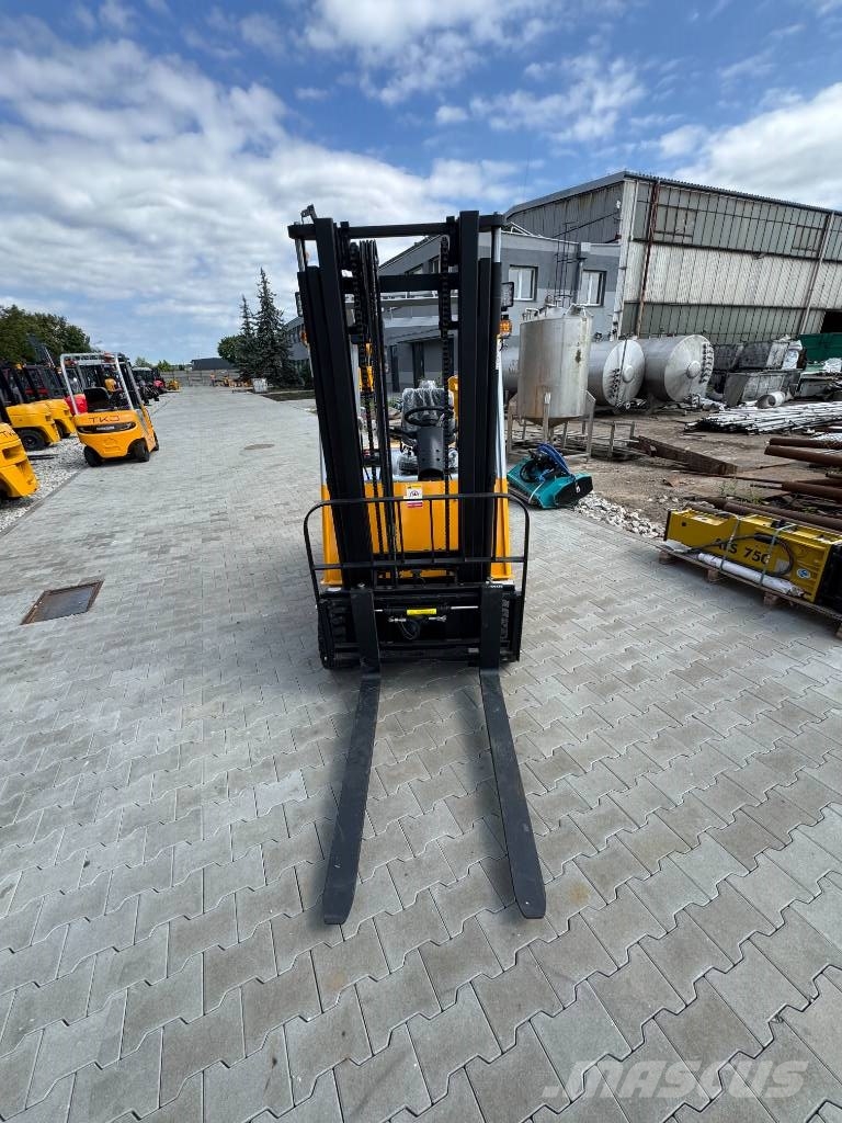 TKJ DF15 Sähkötrukit