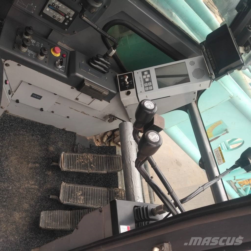 Kobelco cke1350-1F 履帶式起重機