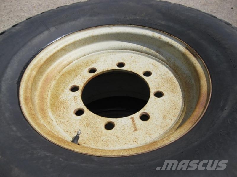 Goodyear 4 Riepas, riteņi un diski