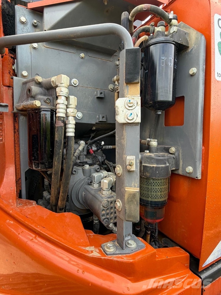 Hitachi ZX 135 US Roomikekskavaatorid